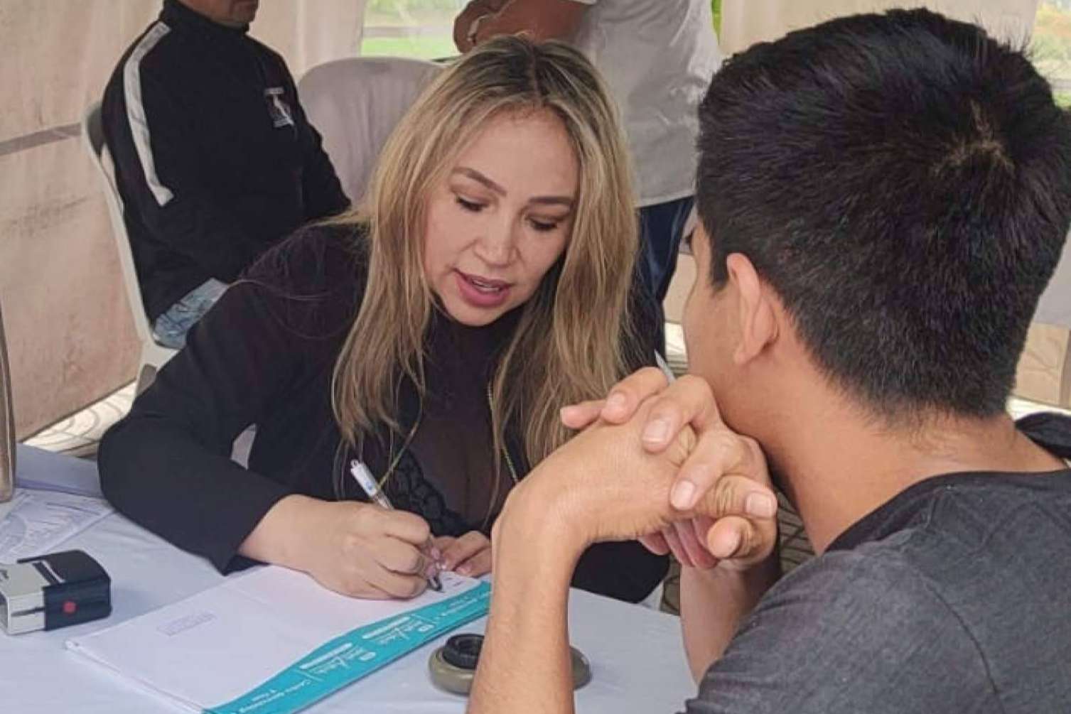La Dra. Janeth Arévalo, dermatóloga en Loja, alerta sobre el impacto de algunos suplementos en la salud cutánea