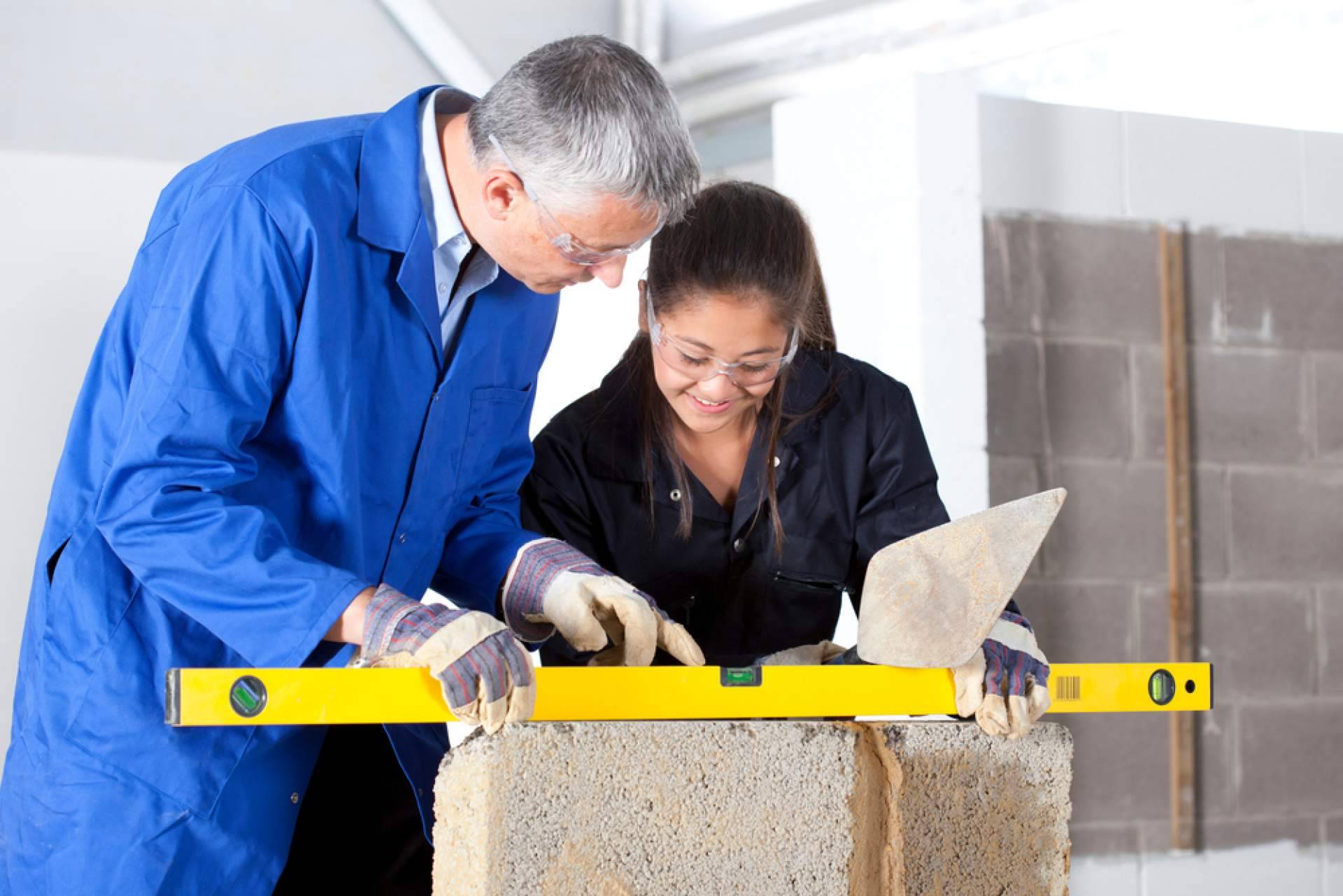 Líder System lanza nuevos cursos para sectores clave; restauración, renovables, logística y servicios