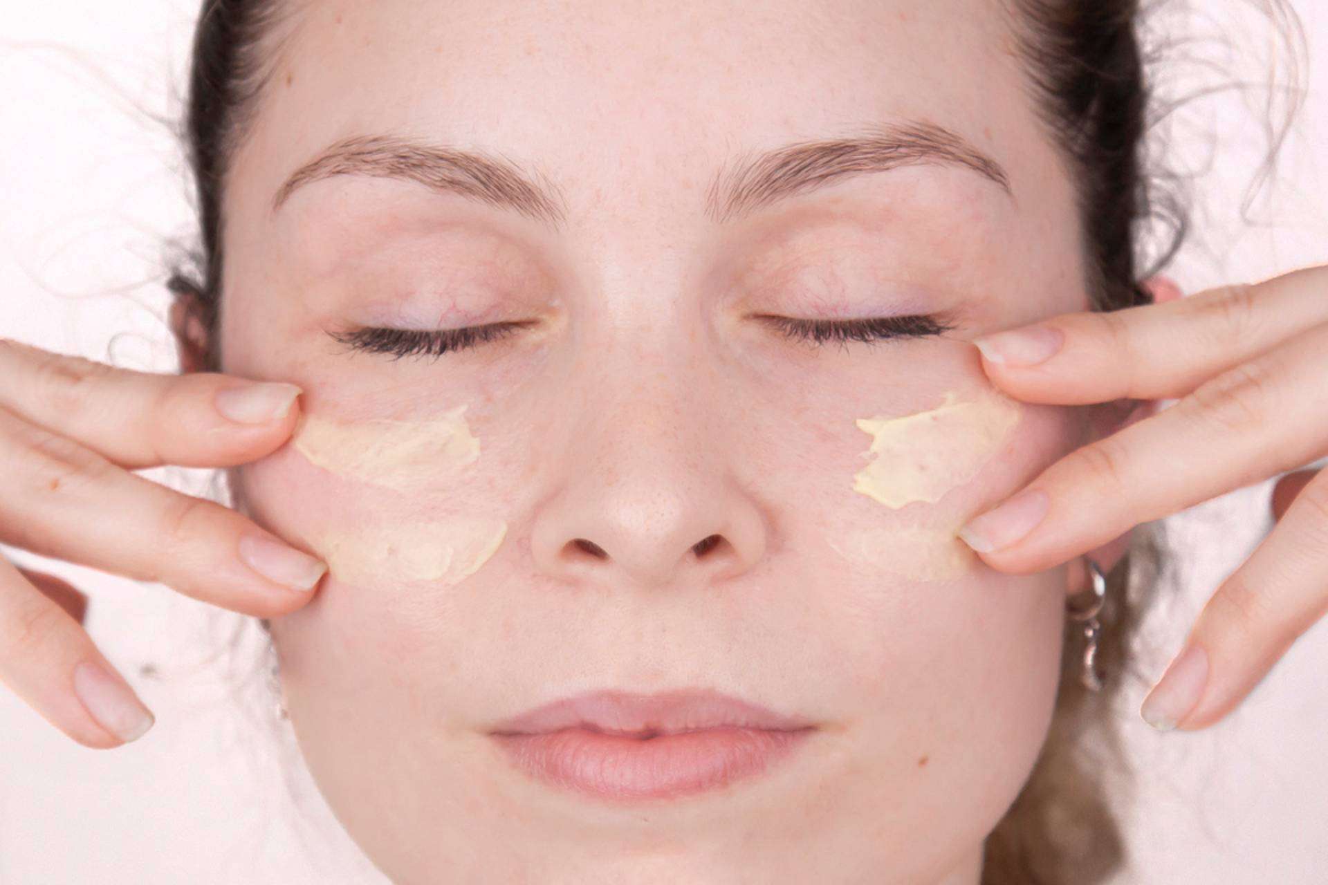 Naturalicia y el skinimalism; opiniones sobre sus cosméticos multifunción con efecto emocional