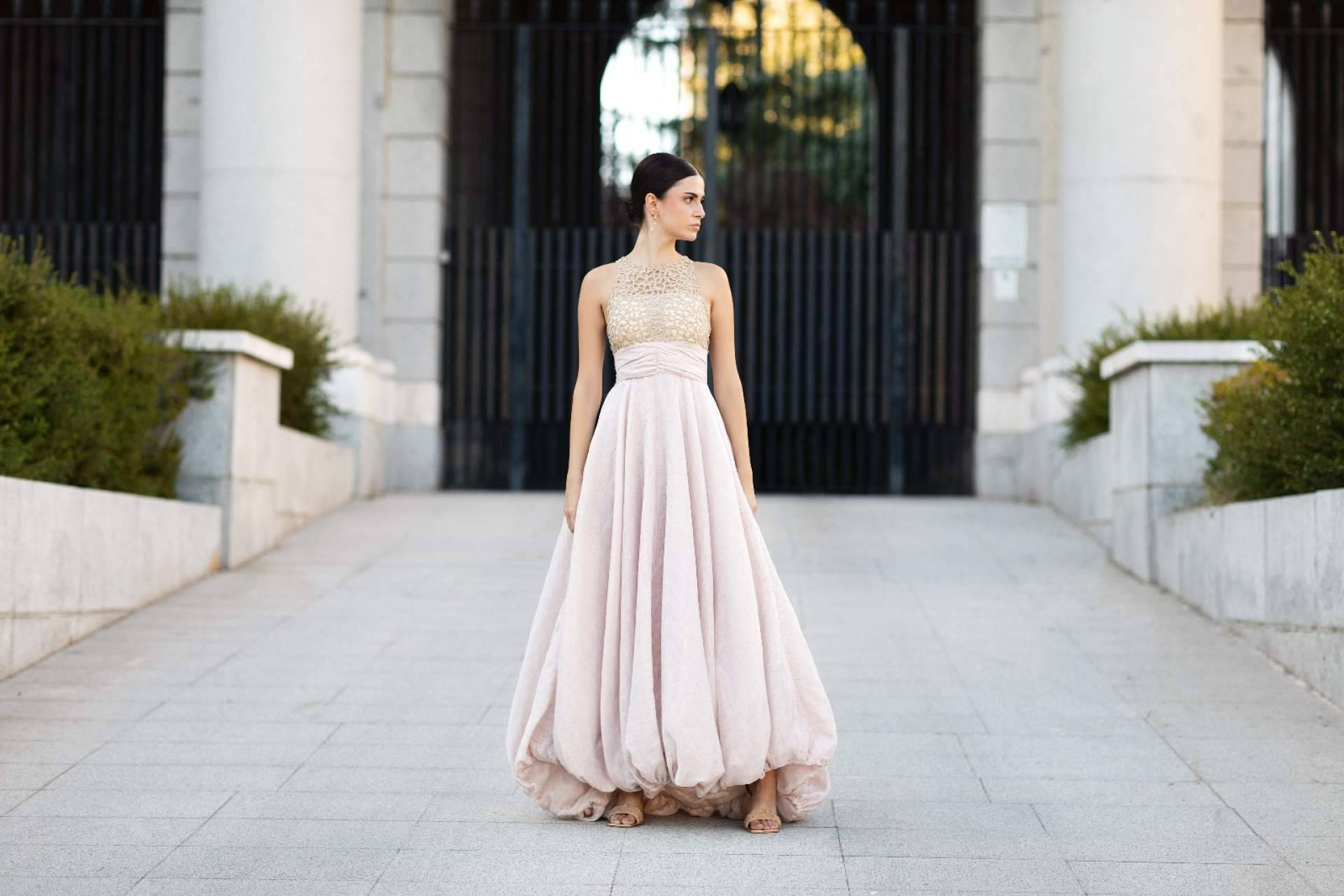 La diseñadora Luz Marina Cruz eleva la moda nupcial con vestidos que narran historias