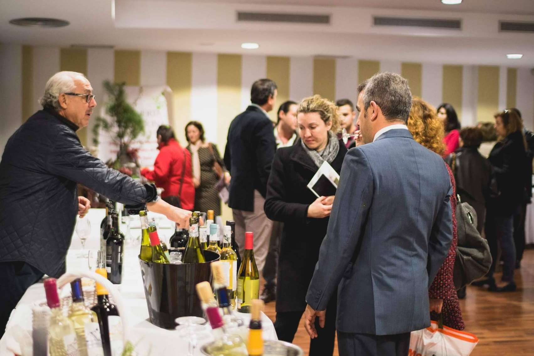 Vinos Barona destaca en el mercado nacional con vinos seleccionados y distribución eficiente