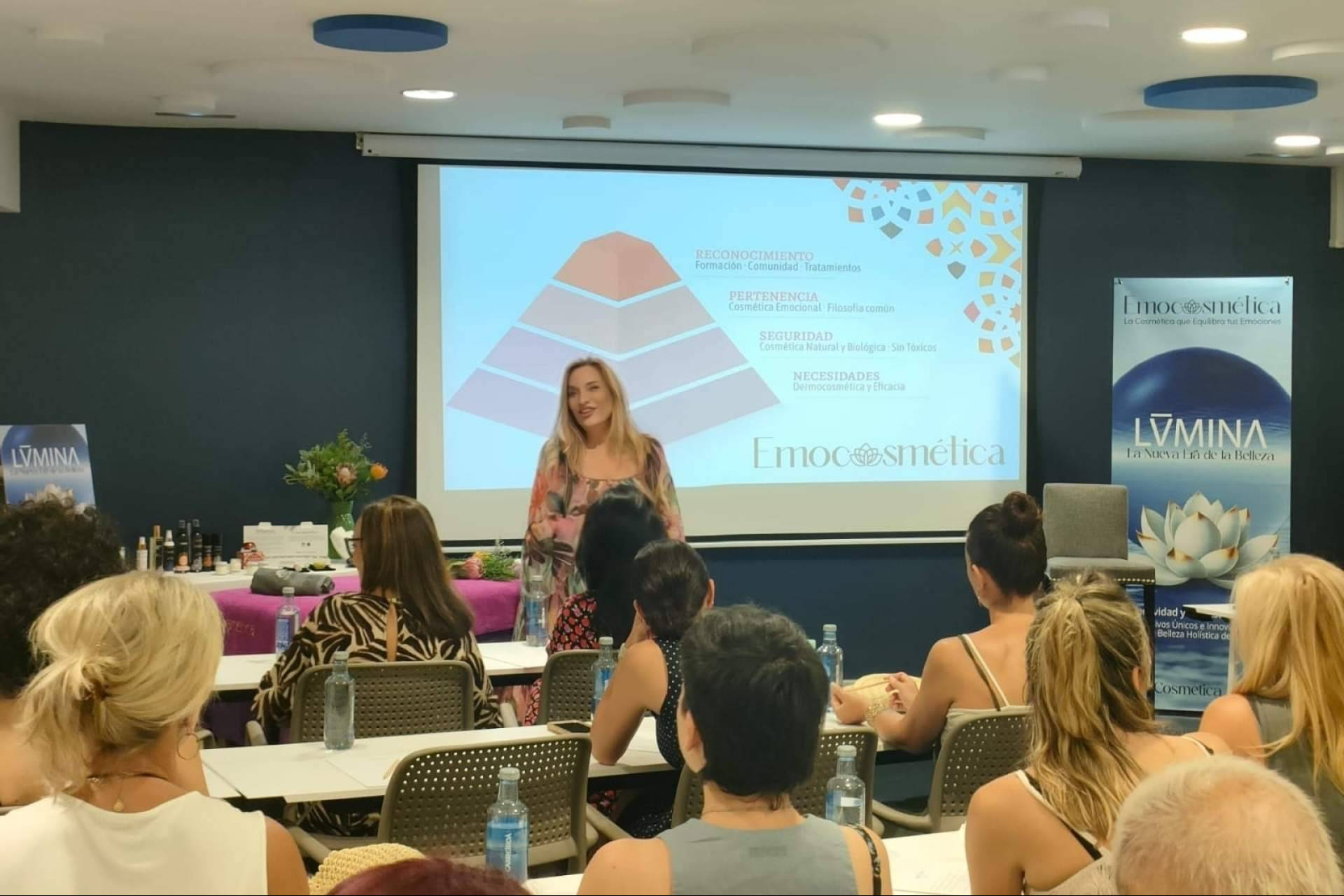 Fatim Ligioiz lanza su nuevo libro; 'El Museo de la Constancia'