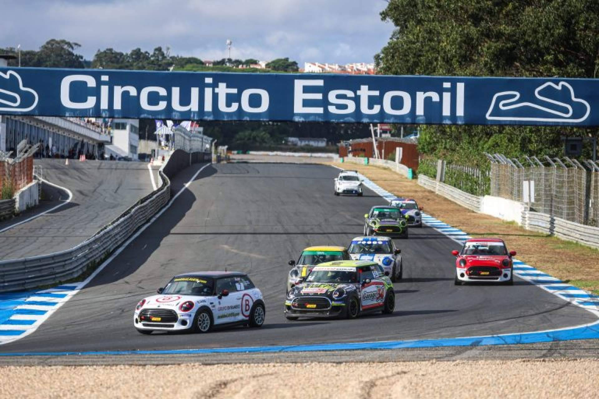 Tras el éxito en Estoril, la Copa Racer Confortauto pone rumbo a Navarra para su próxima cita
