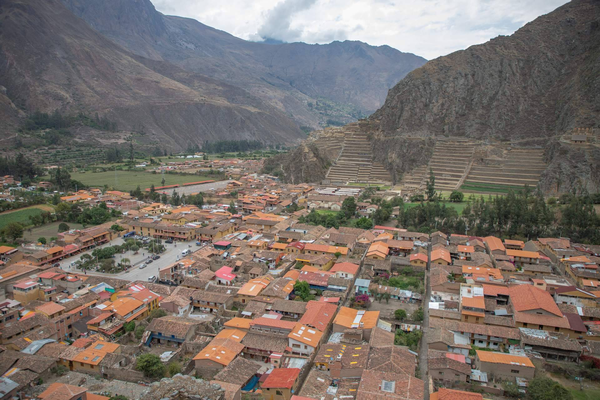 Cocatambo combina atención 24 horas, traslados propios y una ubicación privilegiada junto a las ruinas incas