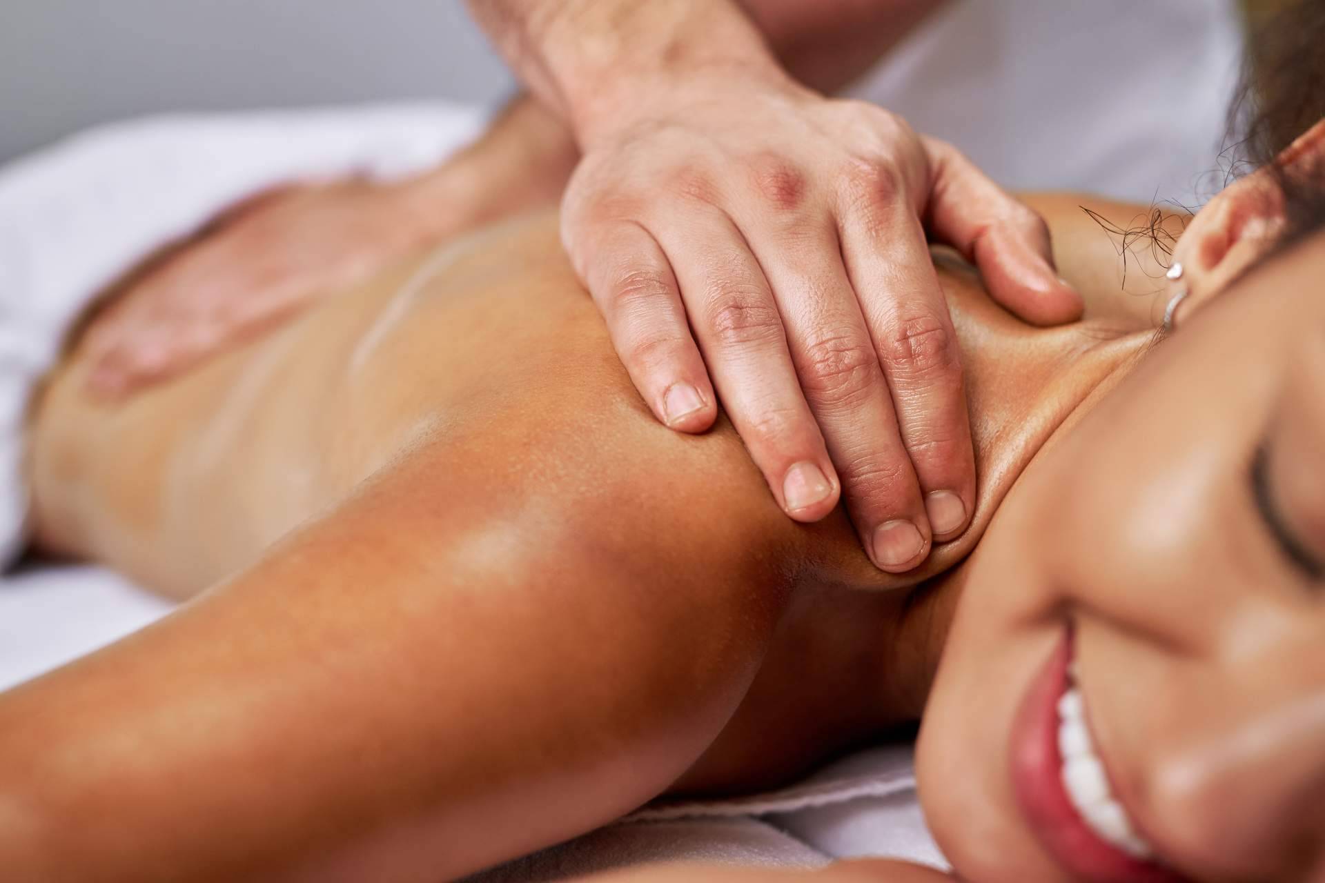 La importancia de una formación sólida en terapias manuales; Quiromasaje y Osteopatía para un futuro profesional seguro
