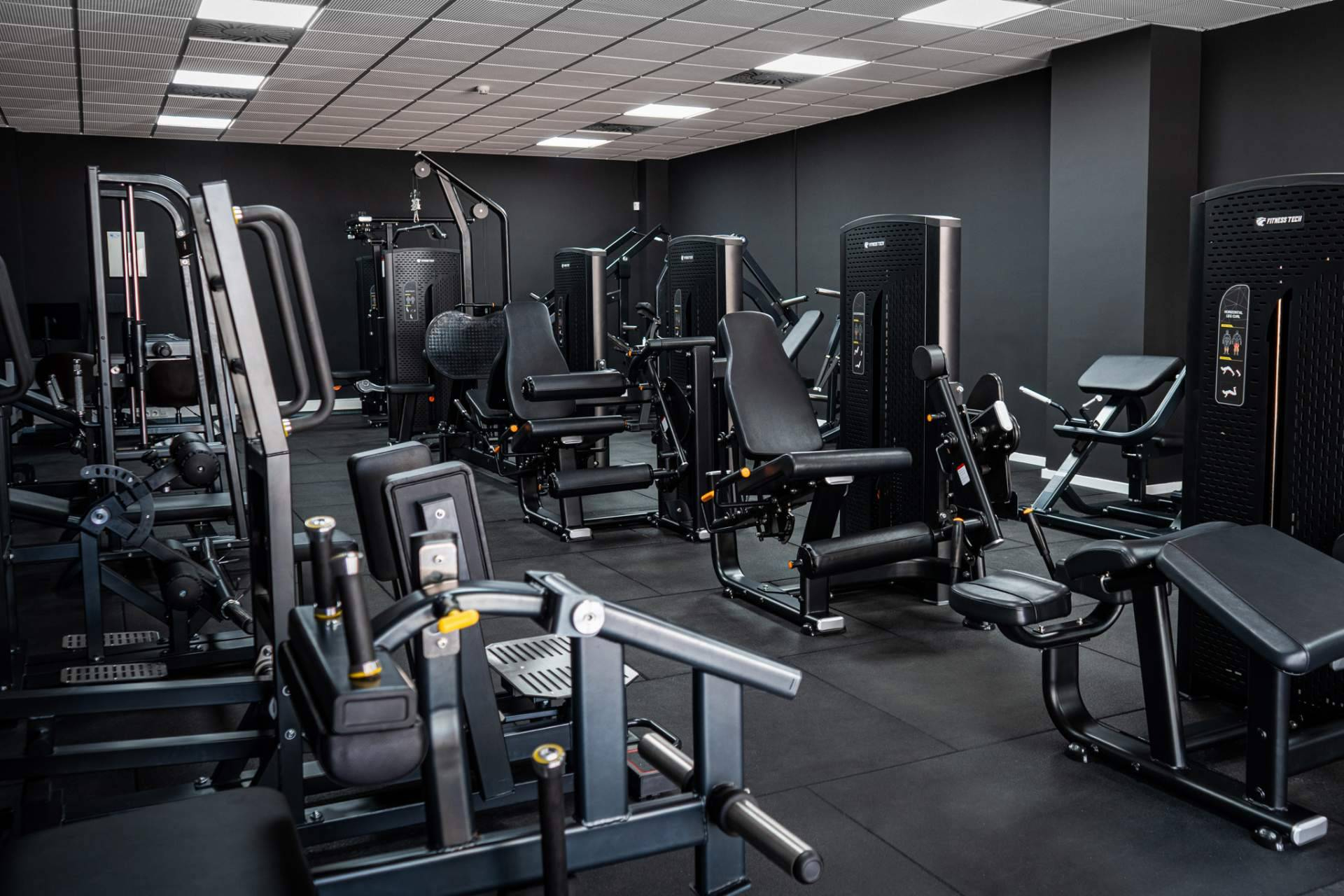Showroom profesional de Fitness Tech en Valencia; área dedicada para gimnasios y centros deportivos