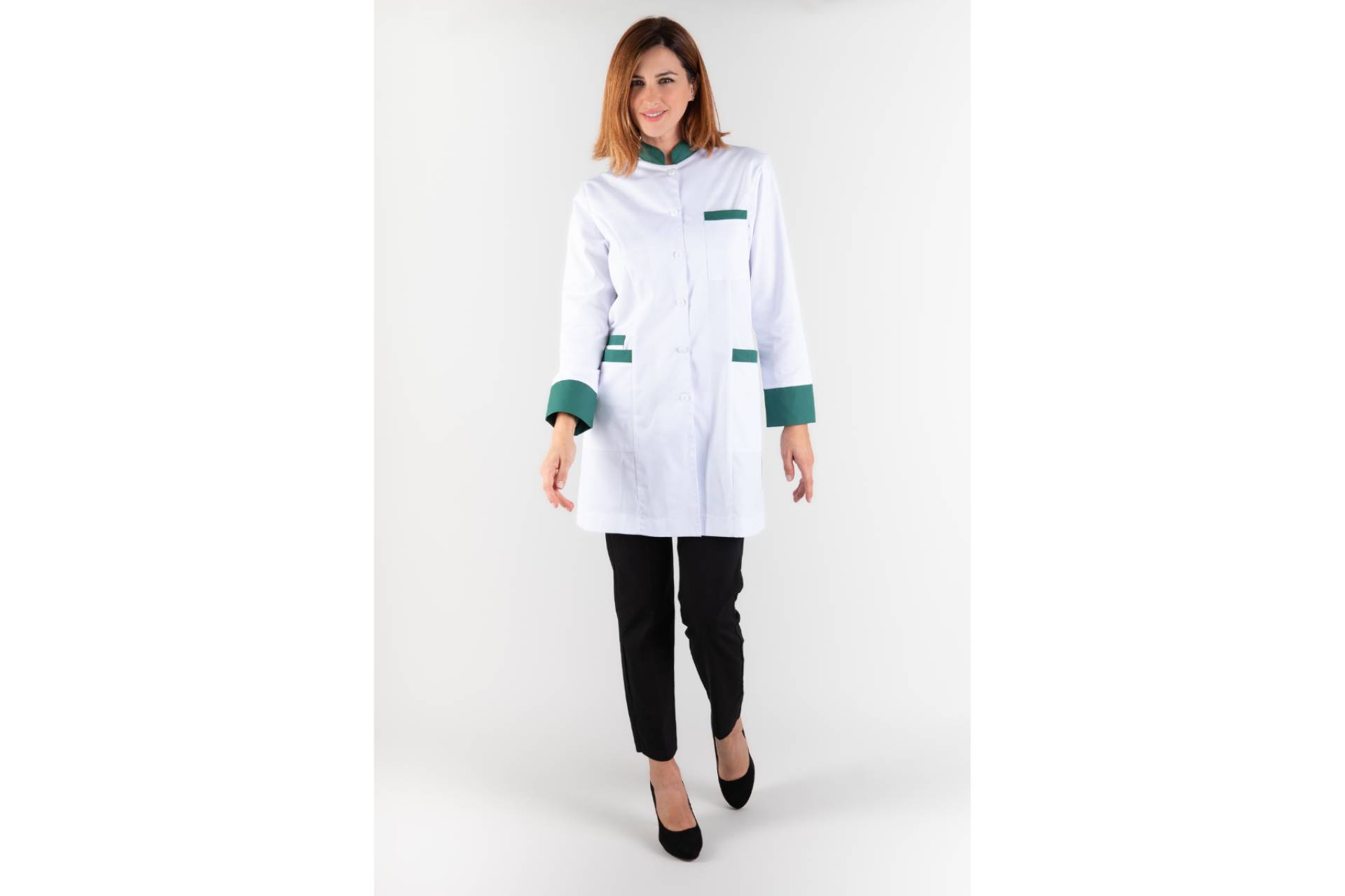 Bata de laboratorio mujer ideal para farmacias, óptica y clínicas en general