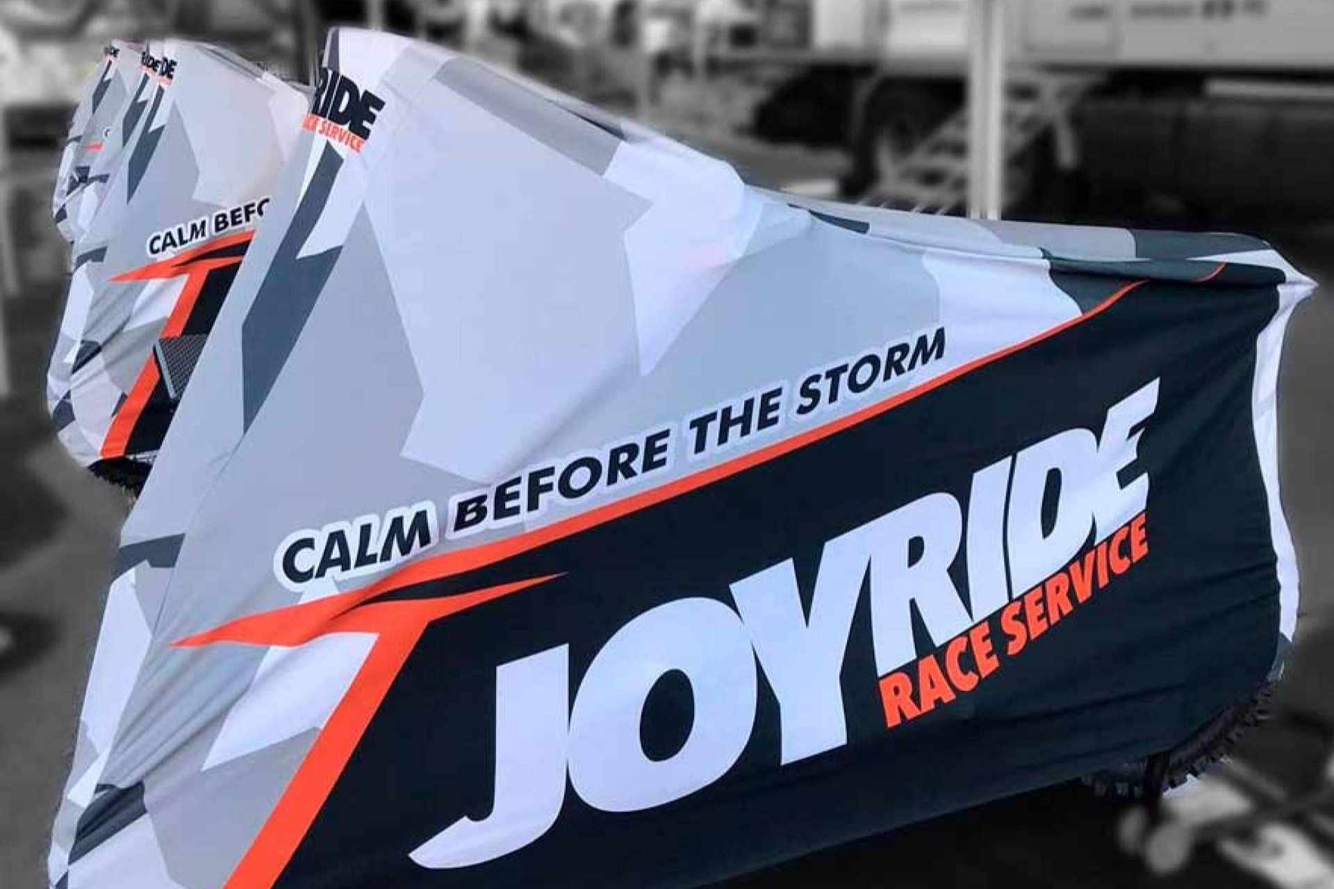 ADHESIVOSEMBARRADOS ofrece fundas personalizadas de vehículos para moto, quad, kart o carcross