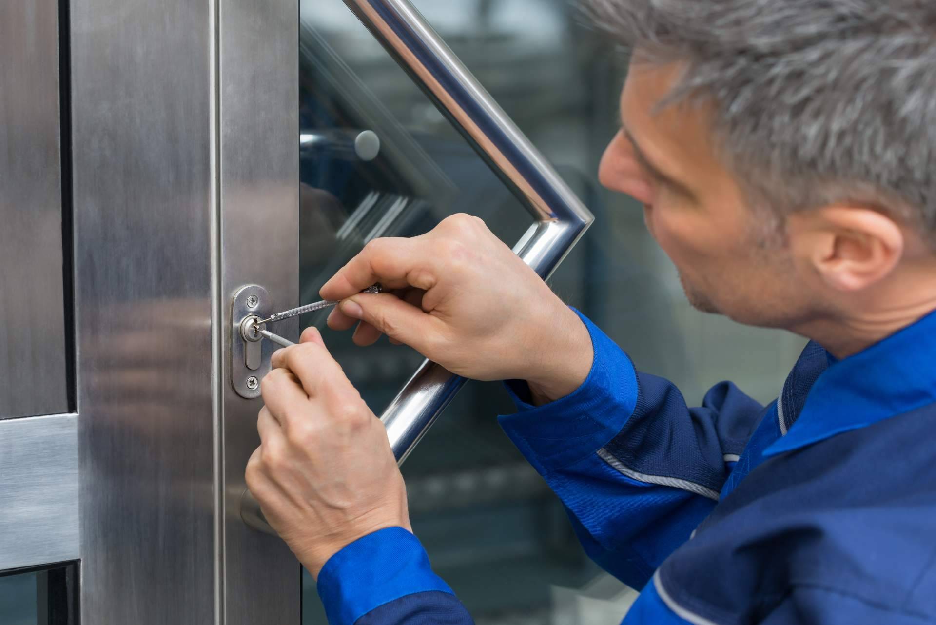 Servicio de cerrajeros en Madrid y Alicante 24 horas de la mano de Soluciones González