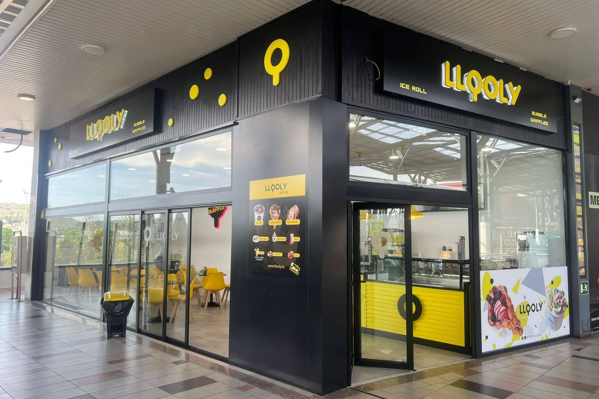LLOOLY lanza una franquicia en España para ofrecer bubble waffles, ice rolls y tacos helados con toppings personalizados