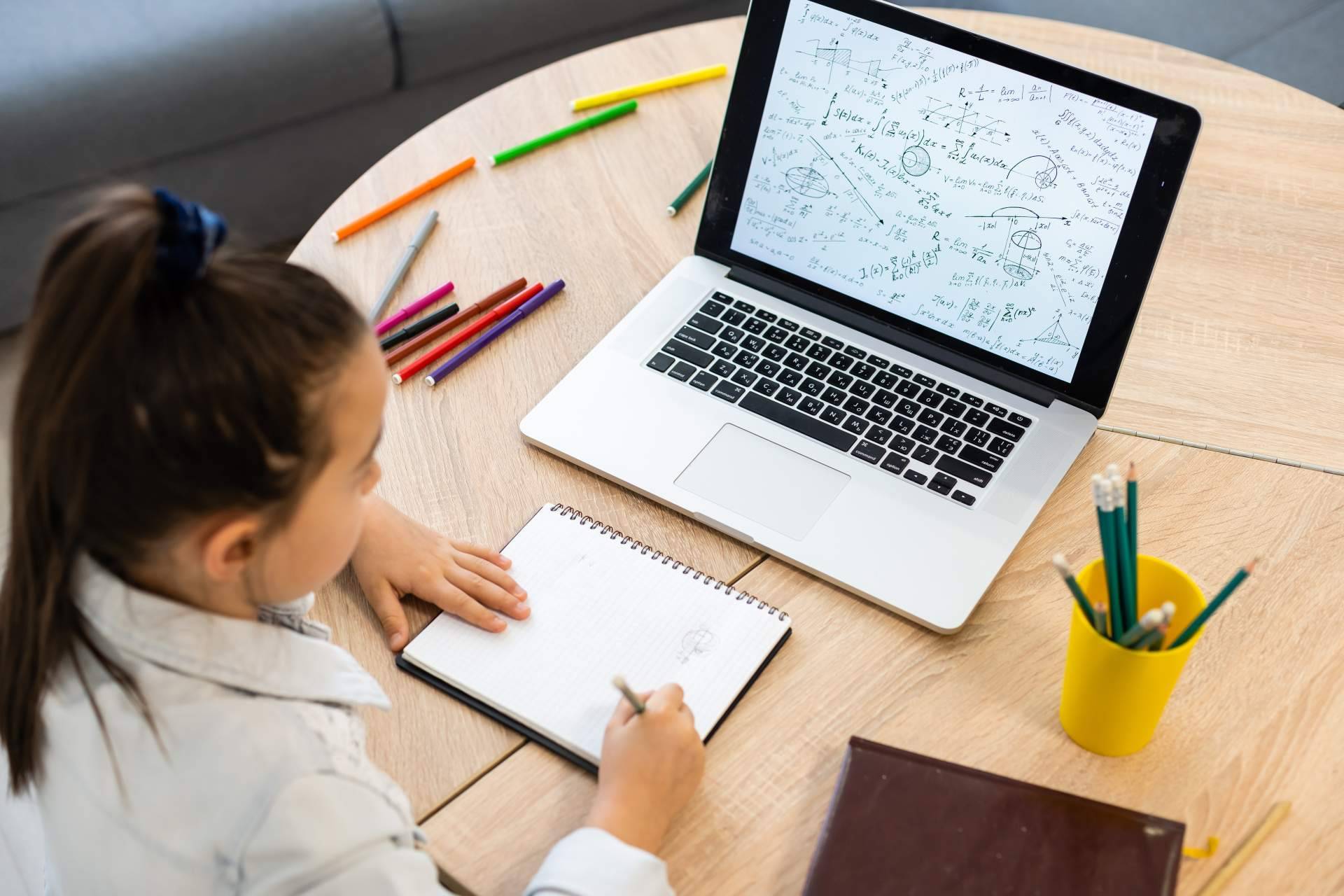 ‘El tiburón de internet’, el cómic infantil que educa en el uso responsable de la tecnología