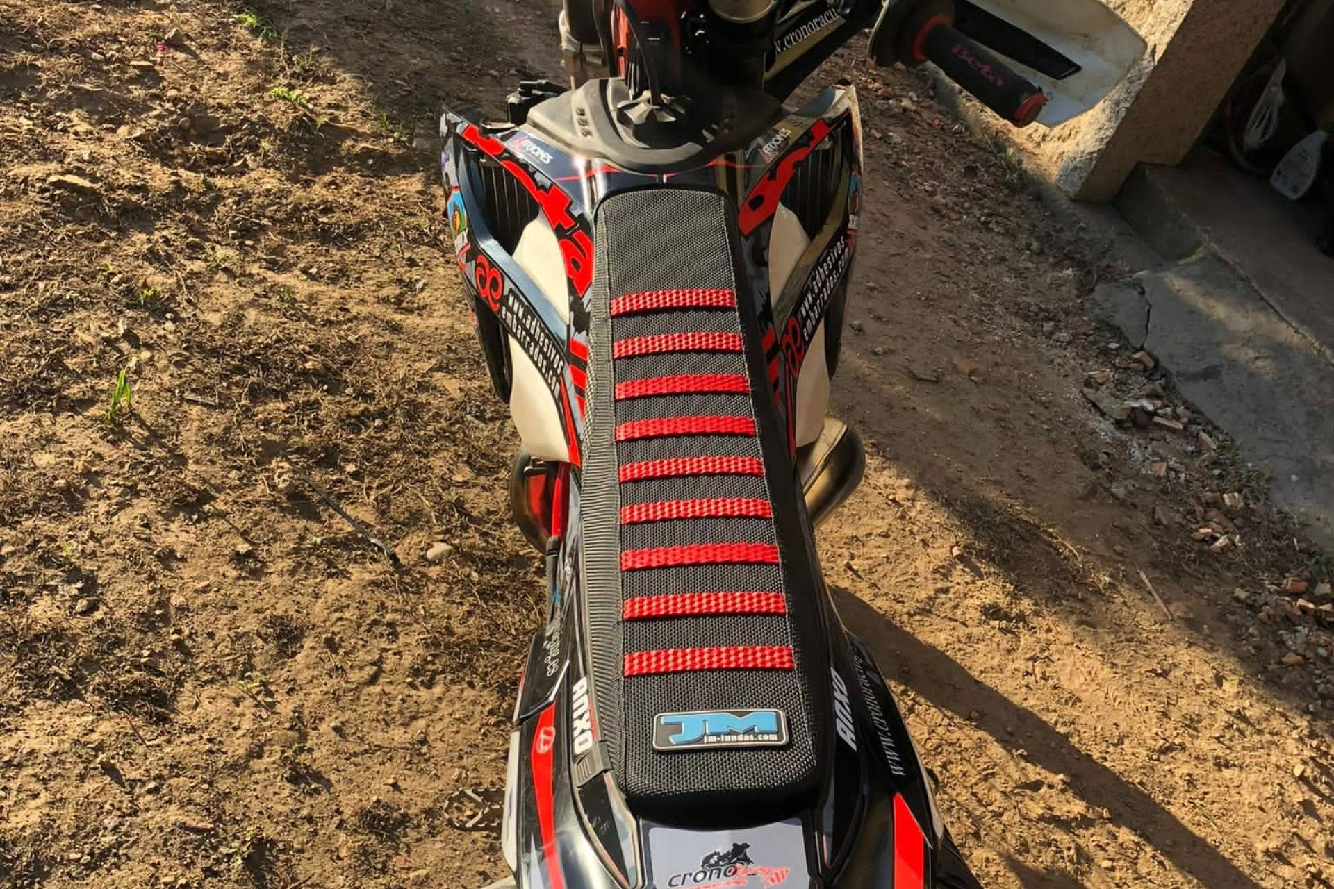 JM-FUNDAS impulsa la innovación en fundas de asiento para moto con diseños personalizados de alto agarre