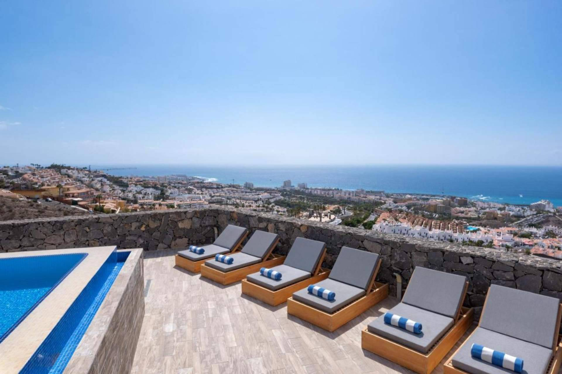 Vacaciones de lujo en Tenerife con todo resuelto; Canarias.com integra villa, traslados y excursiones