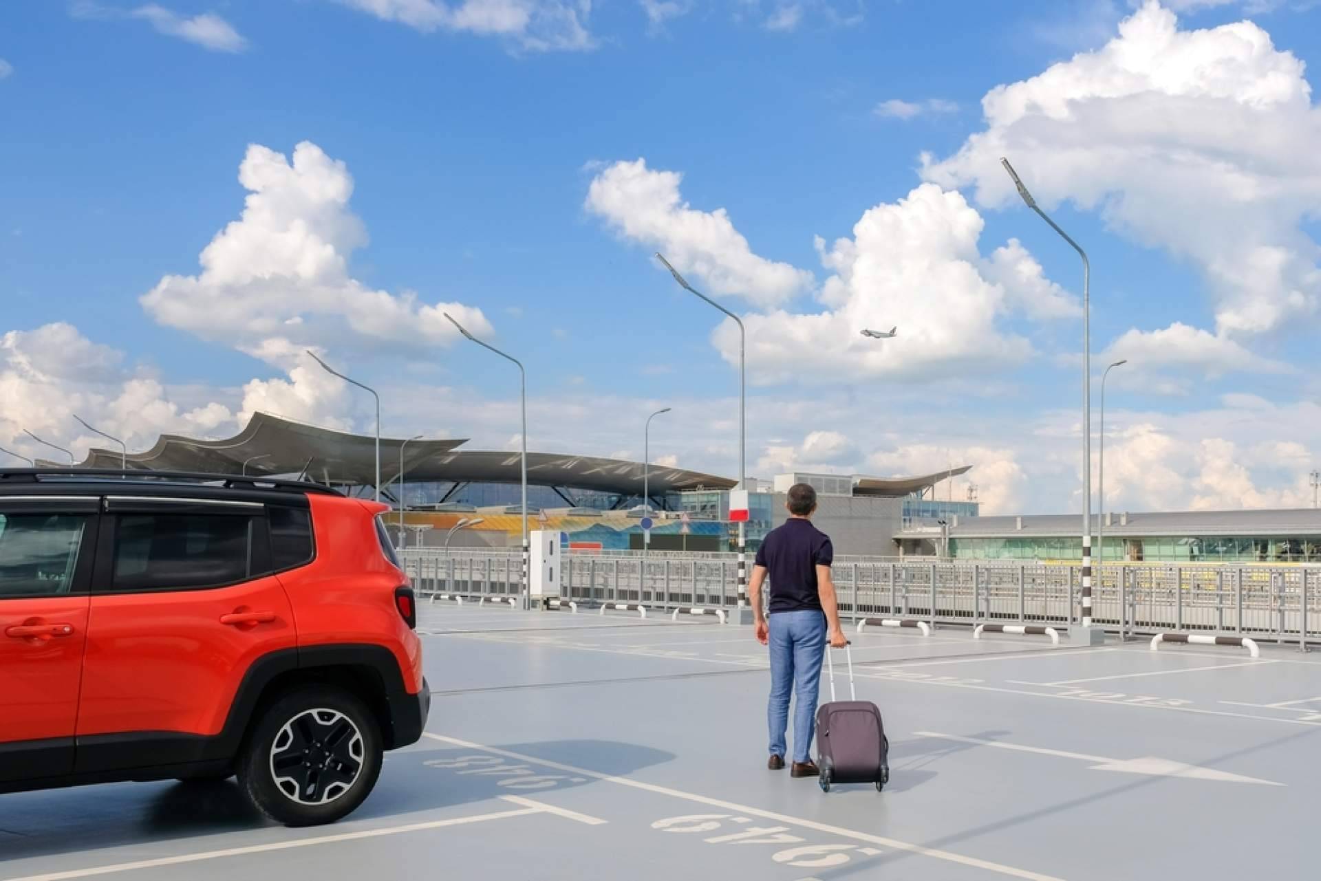 Aparcalo apuesta por un modelo de parking inteligente, práctico y seguro en el aeropuerto de Alicante