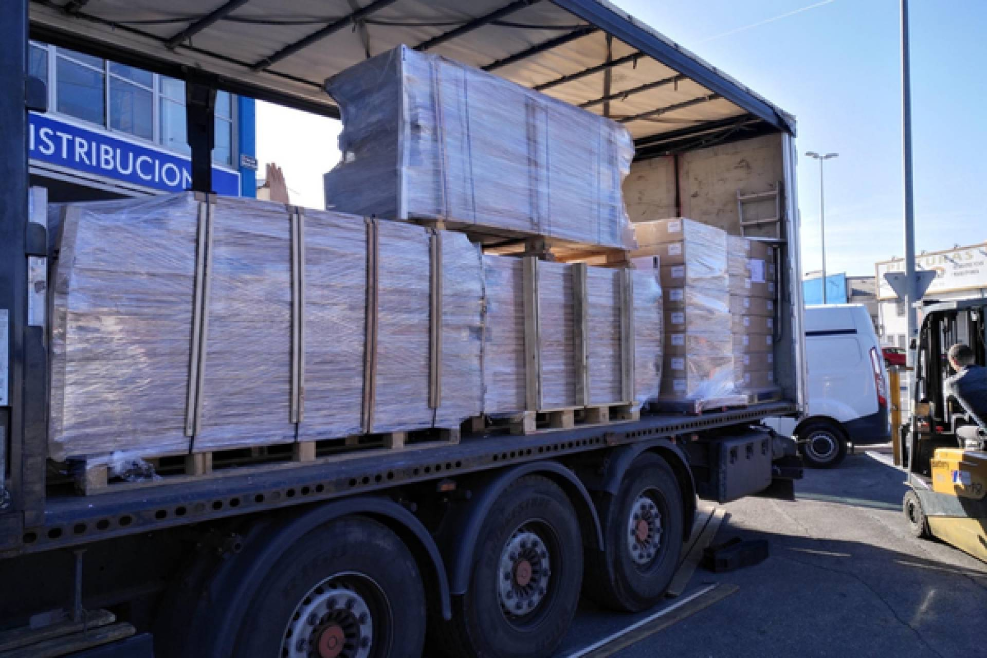 Transporte de mercancías por carretera para sectores críticos; Transvolando potencia gestión operativa y cargas completas
