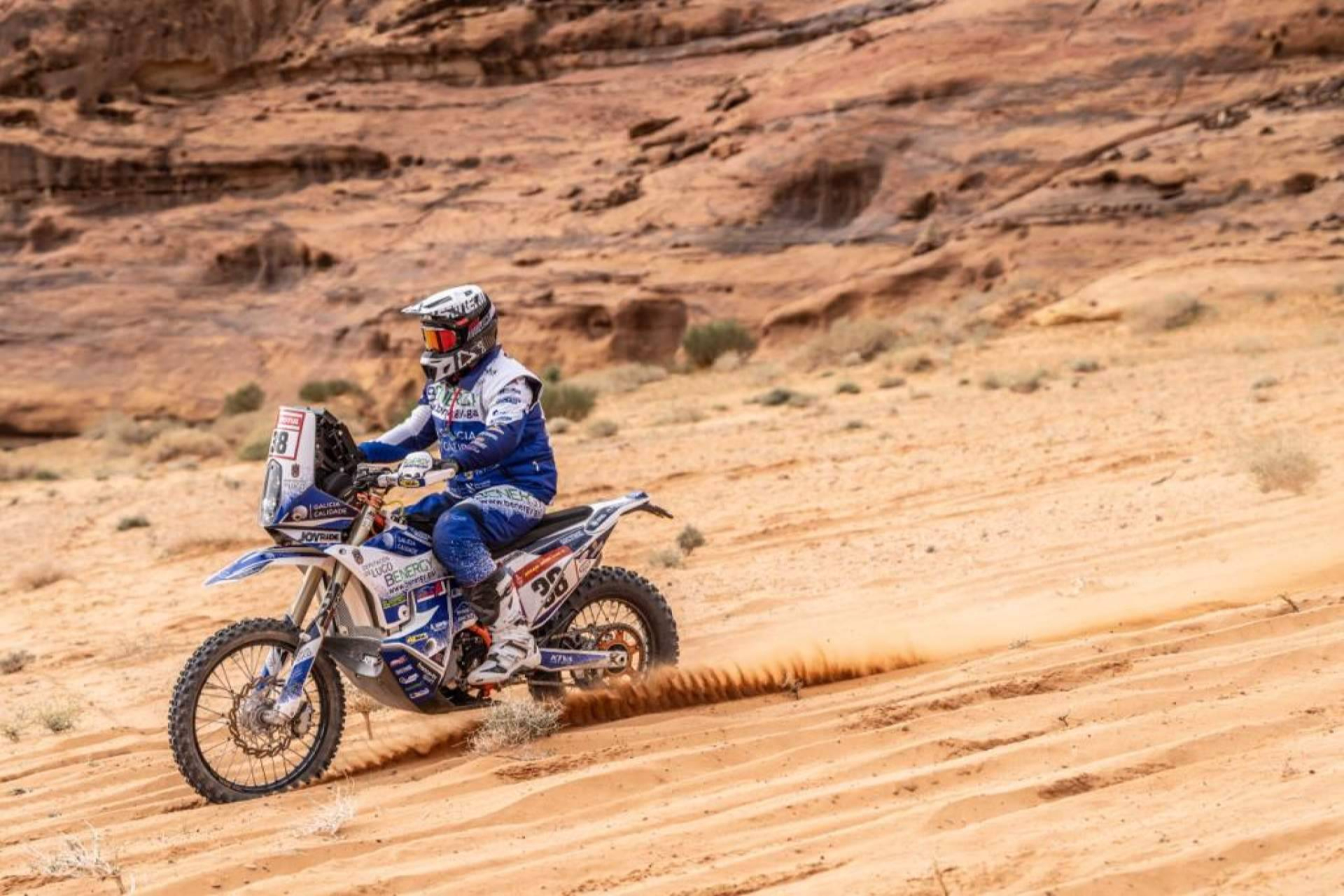 ADHESIVOSEMBARRADOS refuerza el estilo en competición con equipaciones personalizadas de enduro y rally