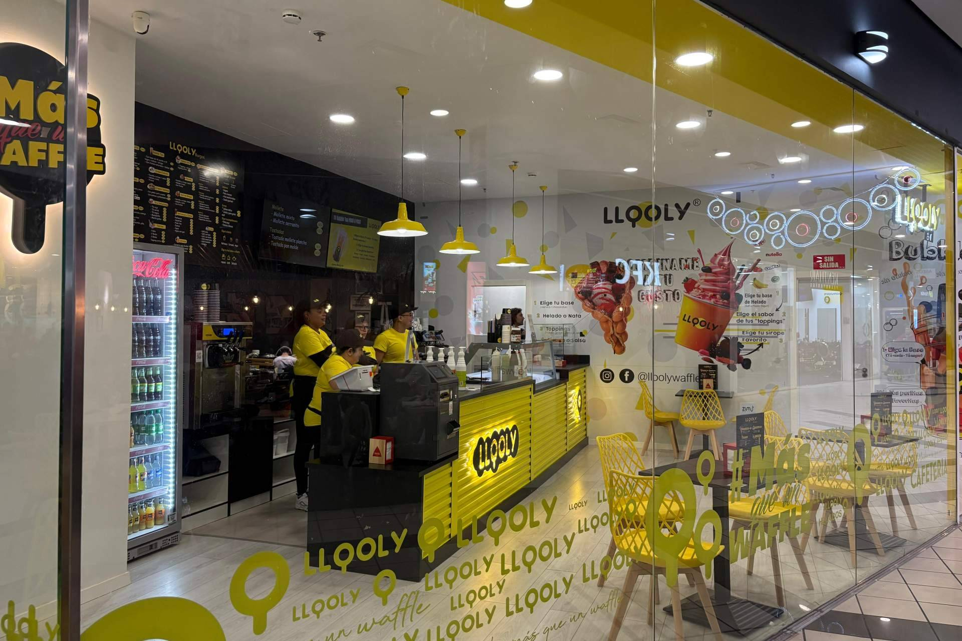 LLOOLY abre en Burgos su nuevo local con bubble waffles gourmet y una carta ampliada de desayunos y meriendas