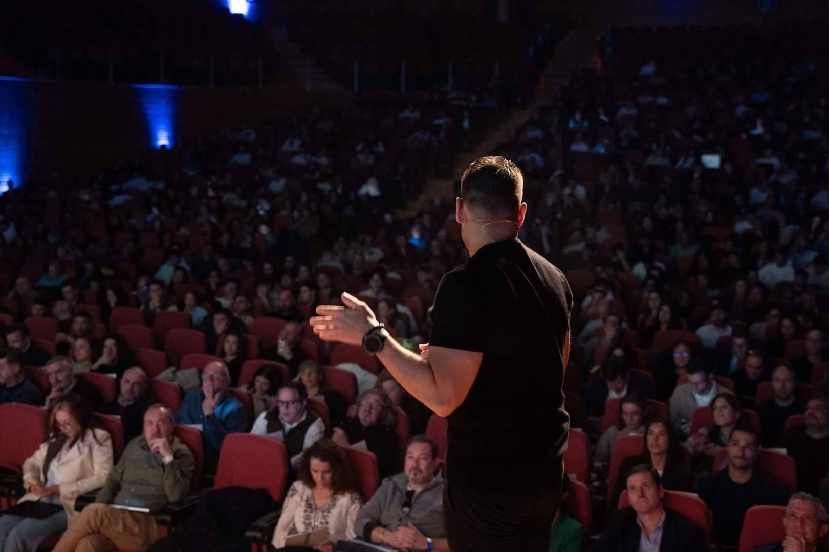 Más de 2.000 empresas apuestan por la formación en inteligencia artificial con Héctor Stezano