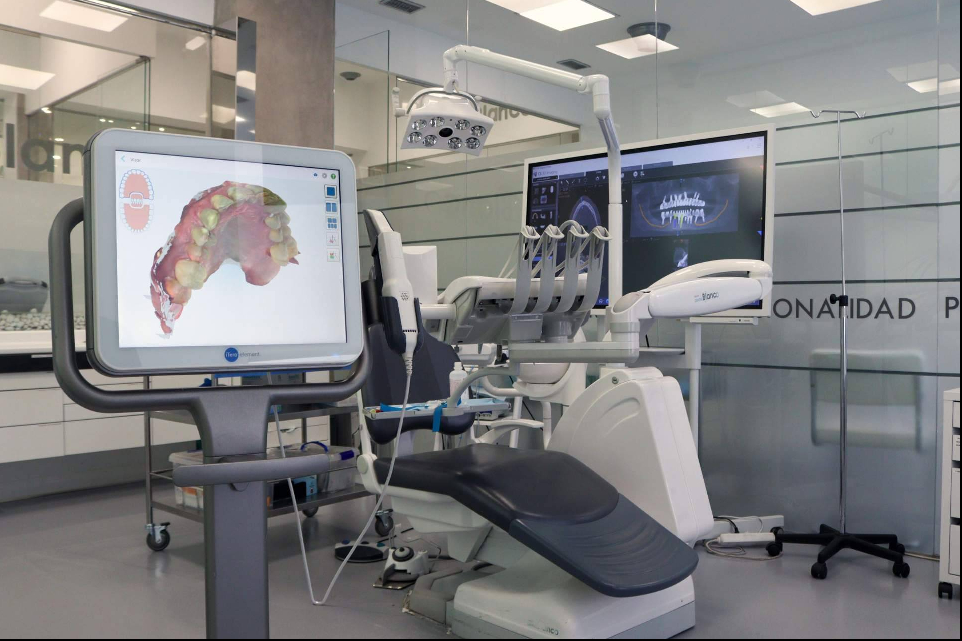 Clínica madrileña coloca implantes dentales a pacientes que otras clínicas rechazan por falta de hueso
