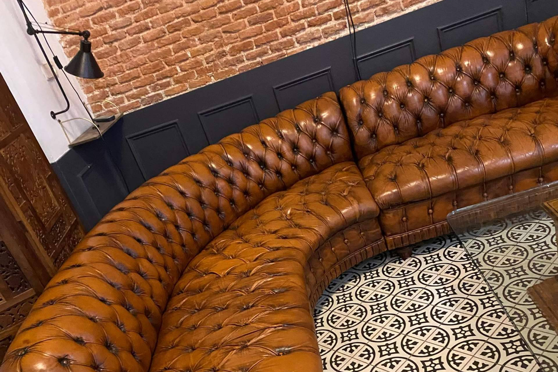 Tapicero a domicilio en Madrid para el tapizado y restauración de muebles en hogares y empresas