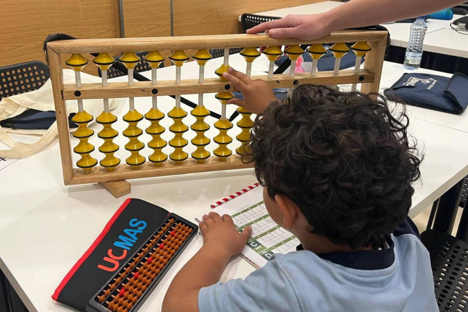 UCMAS refuerza el aprendizaje matemático con un método avalado por la evidencia científica