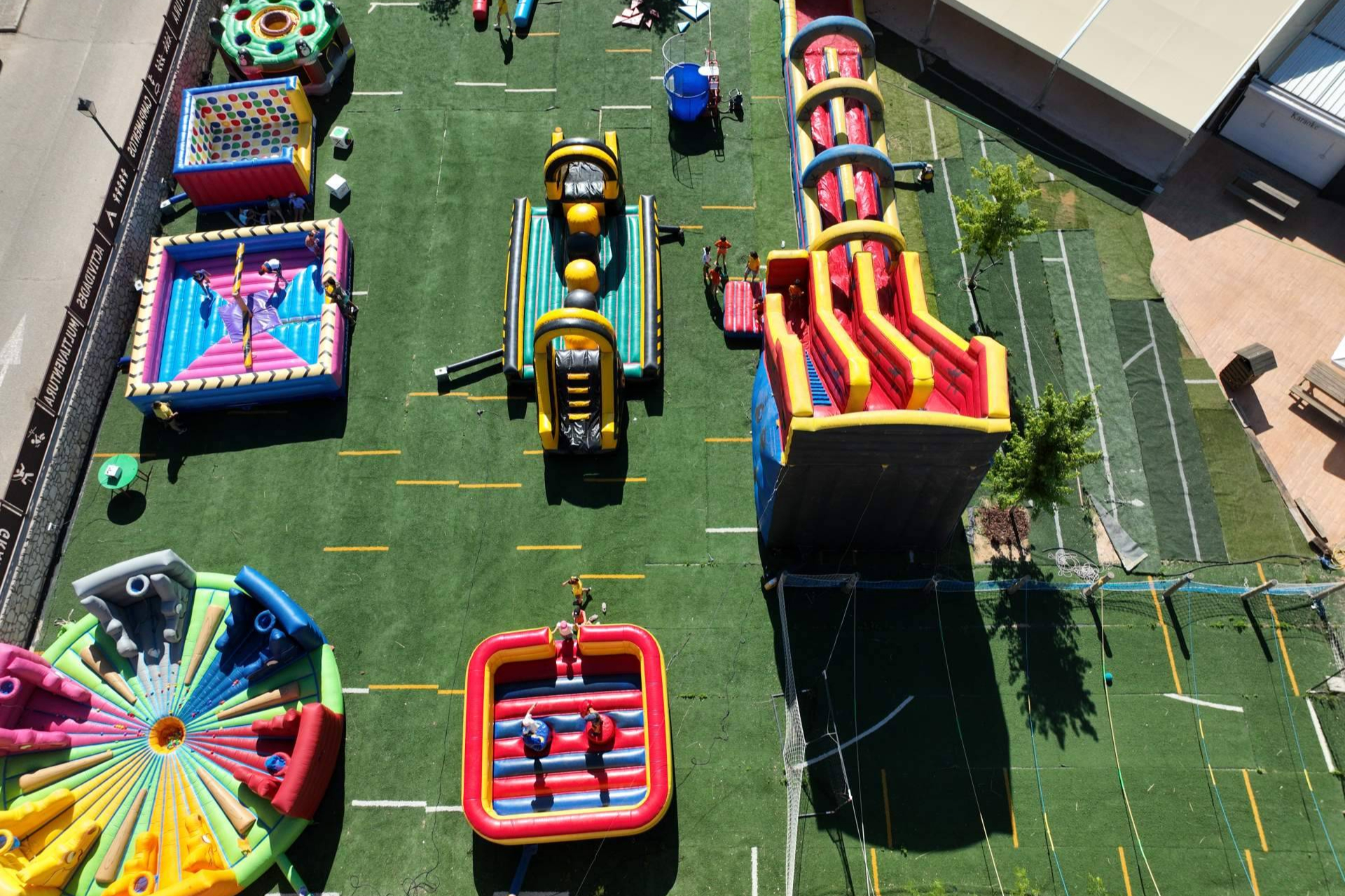 Alojamiento rural y humor amarillo en Segovia para grupos y familias con Grajera Aventura