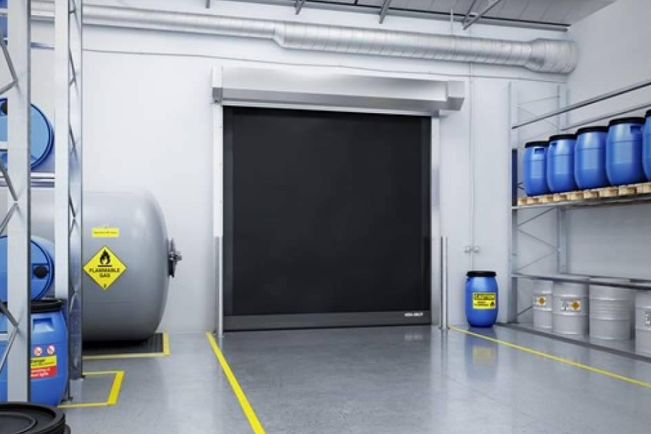 Las puertas rápidas de alto rendimiento de ASSA ABLOY optimizan accesos en múltiples sectores profesionales
