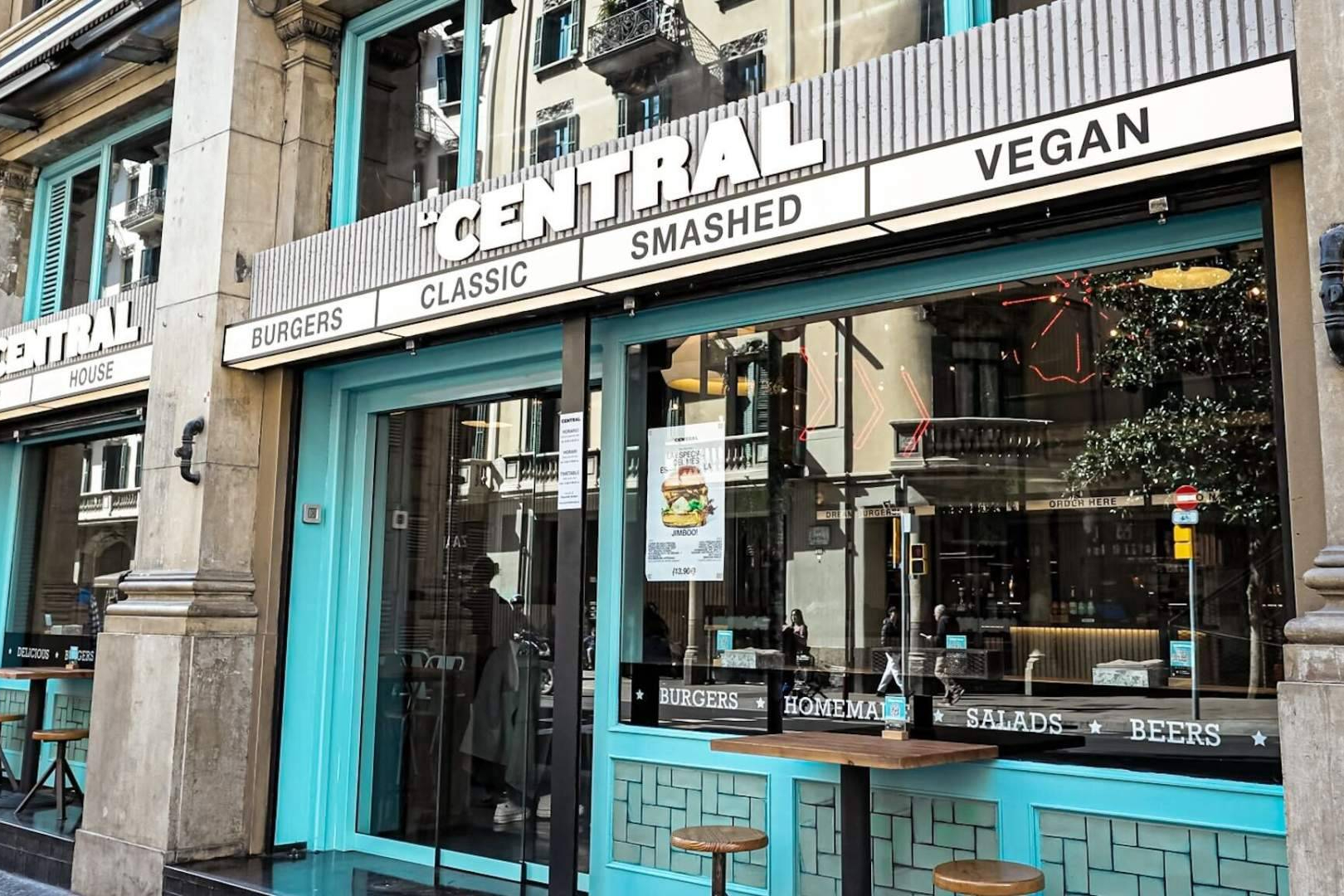 La Central consolida su propuesta como hamburguesería en Barcelona con una carta renovada
