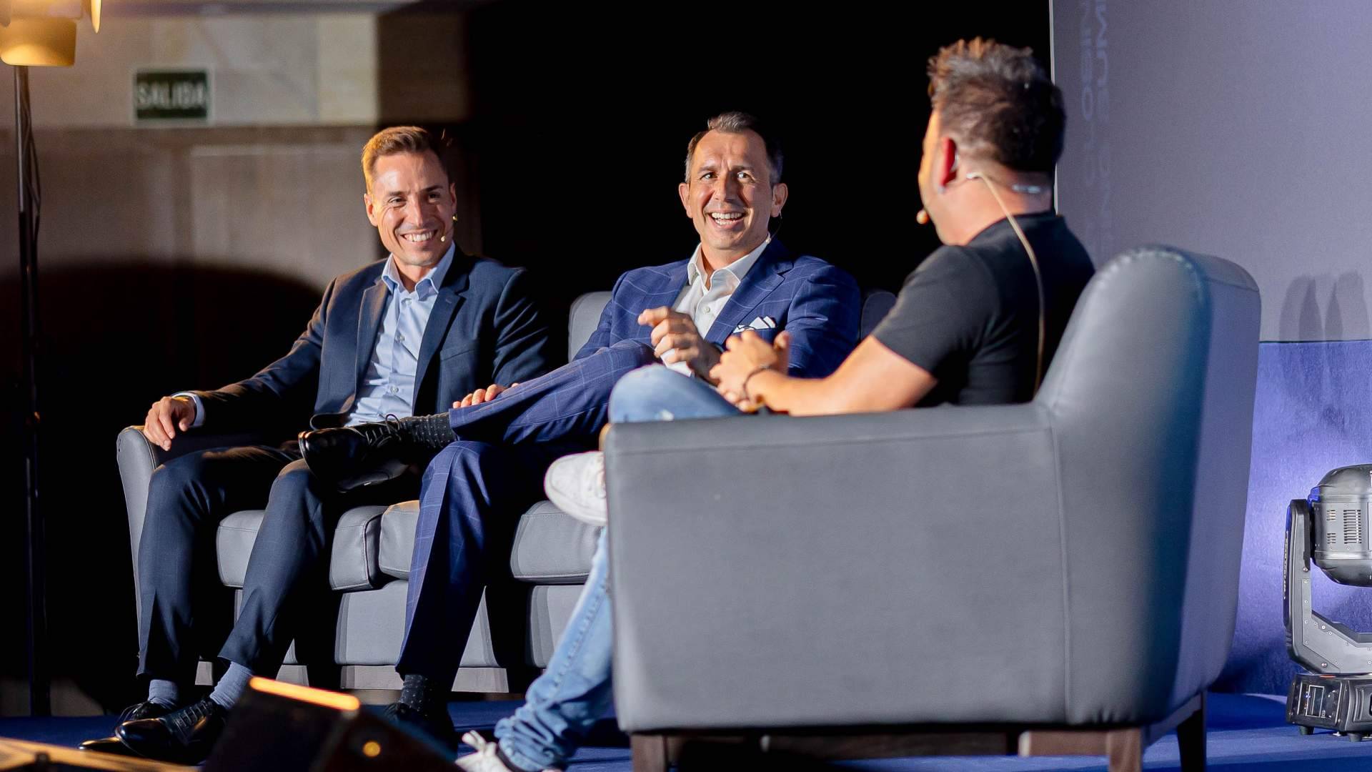 Alfonso y Christian impulsan habilidades de cierre y negociación de alto valor con formación en ventas profesionales