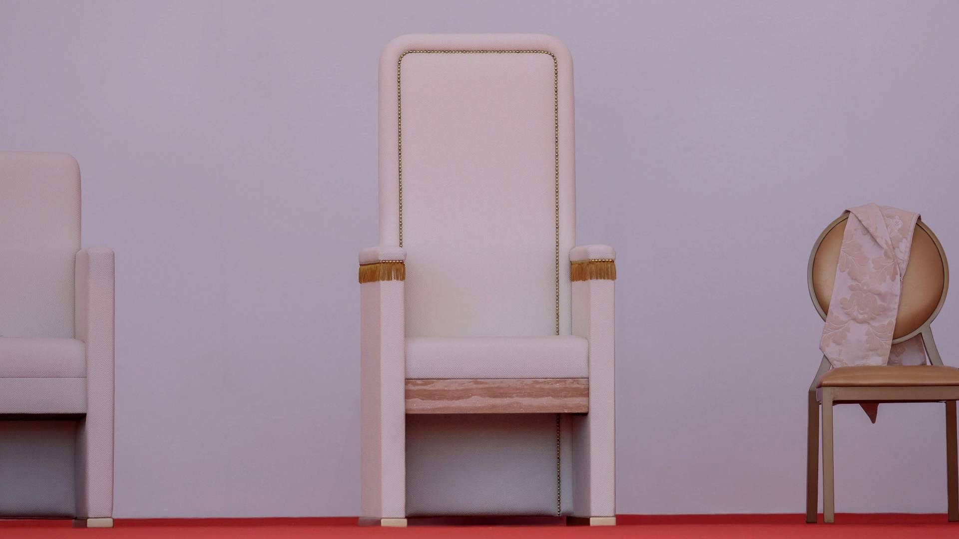 Antarte crea el sillón, el ambón y el altar para el Papa León XIV