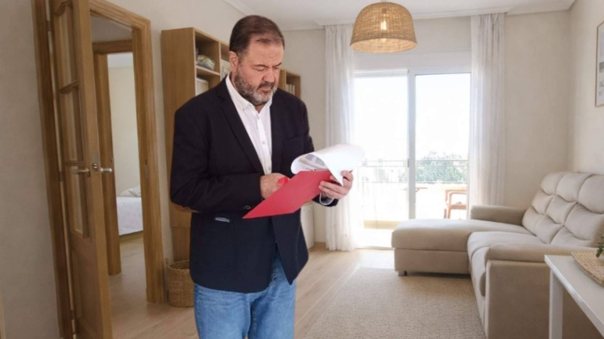 La compraventa de vivienda en Aguadulce, Almería desde un enfoque centrado en las personas según Javier Vandewalle