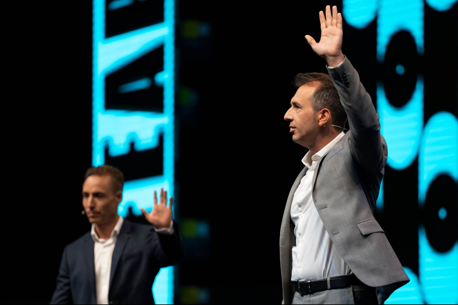 Alfonso y Christian optimizan la tasa de cierre con programas avanzados de mentoría en ventas y negociación
