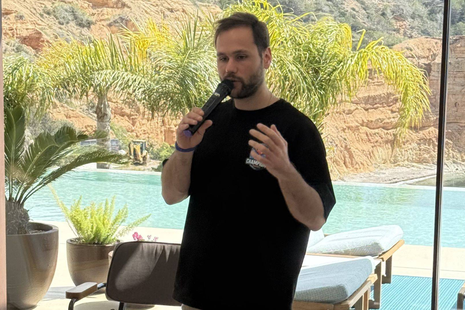 'No es necesario ser conocido para tener un negocio digital que facture', por Michel Miró