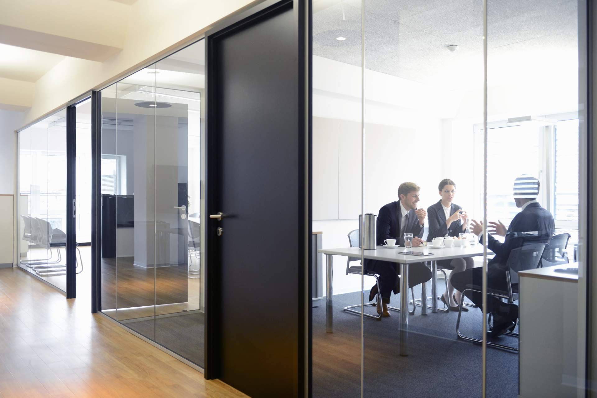 Factoryoficina equipa oficinas completas con mobiliario nuevo y reacondicionado en toda España