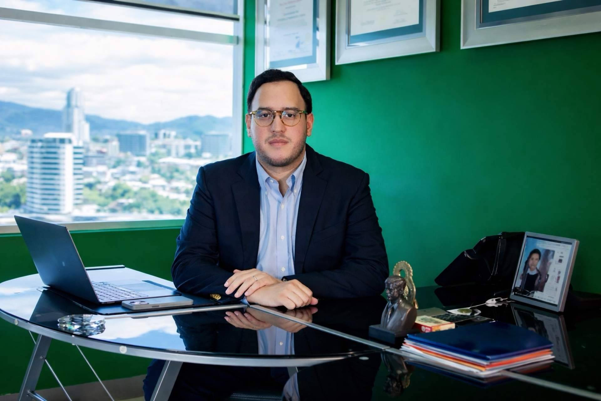 Raúl Valladares consolida una imagen de liderazgo y gestión al frente del INJUPEMP