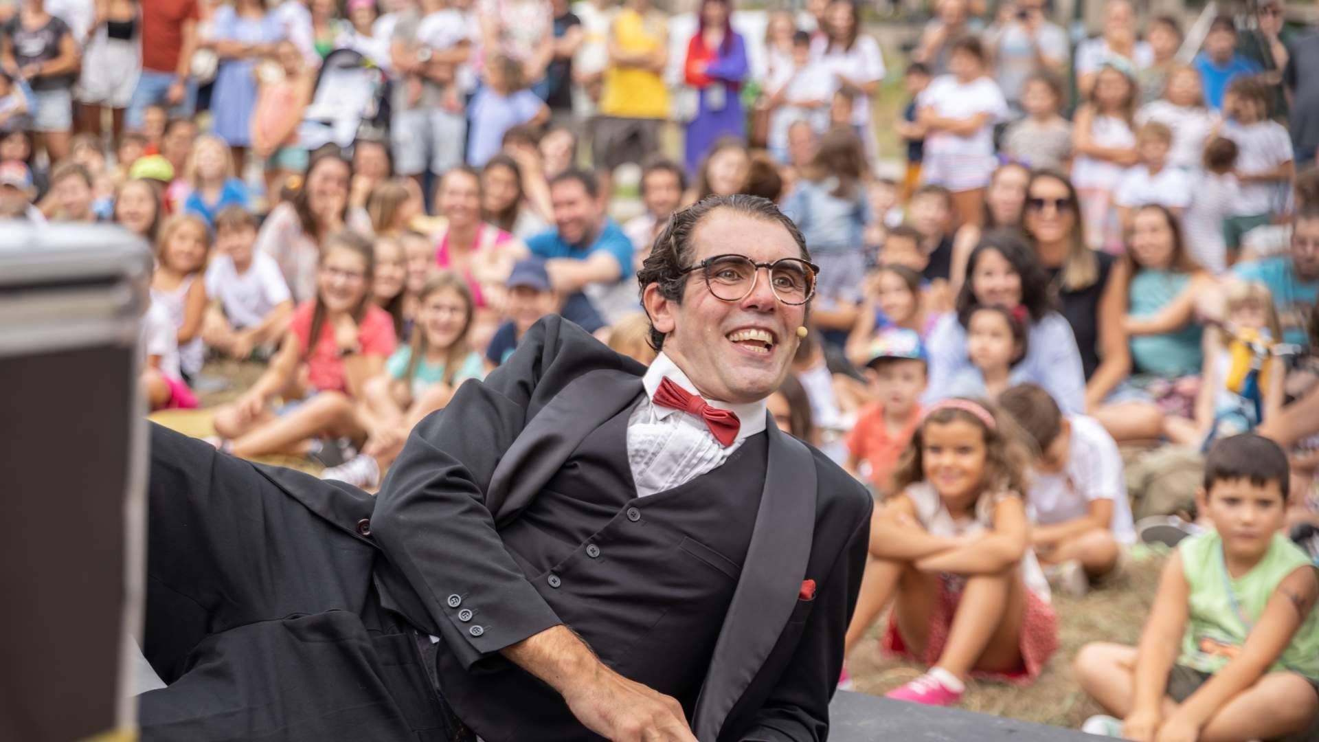 Cómo el teatro de calle conquista a públicos que nunca planearon asistir a una función