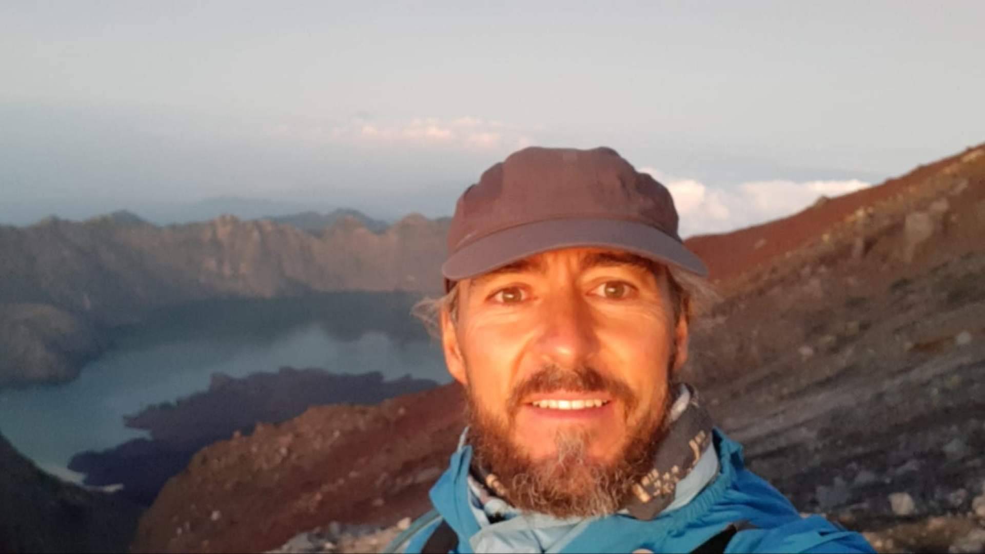 Angel Martínez Ciller al frente de El Descanso del Guerrero; desactivando la ira y el agotamiento masculino