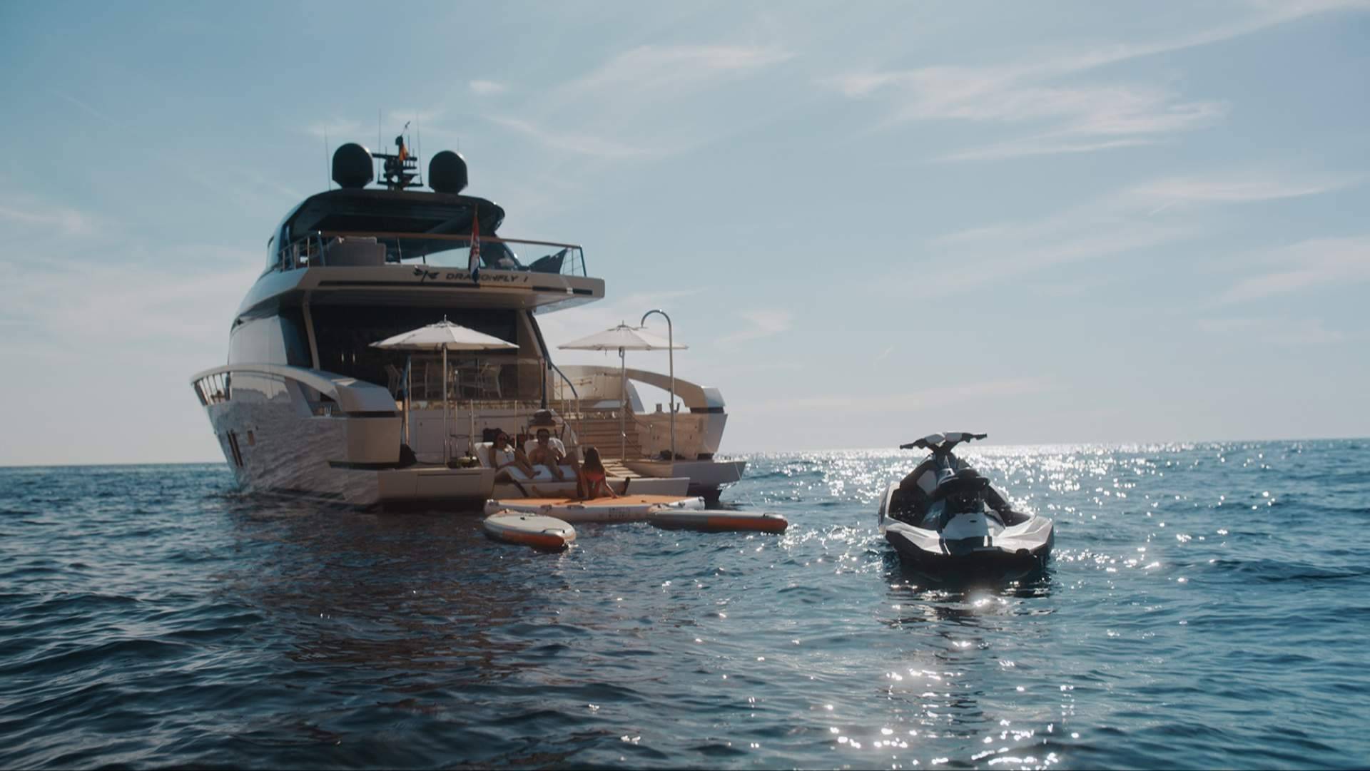 Motor yacht charter Ibiza, claves para seleccionar el yate a motor ideal según el tipo de experiencia