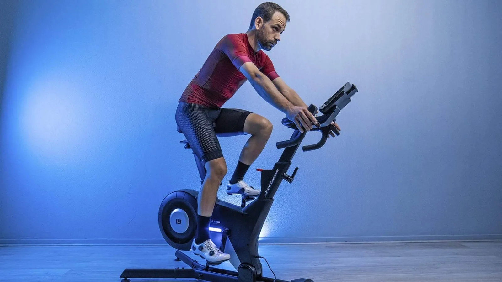 La Smart Bike Pro 8000, el buque insignia de Behumax en el ciclismo indoor